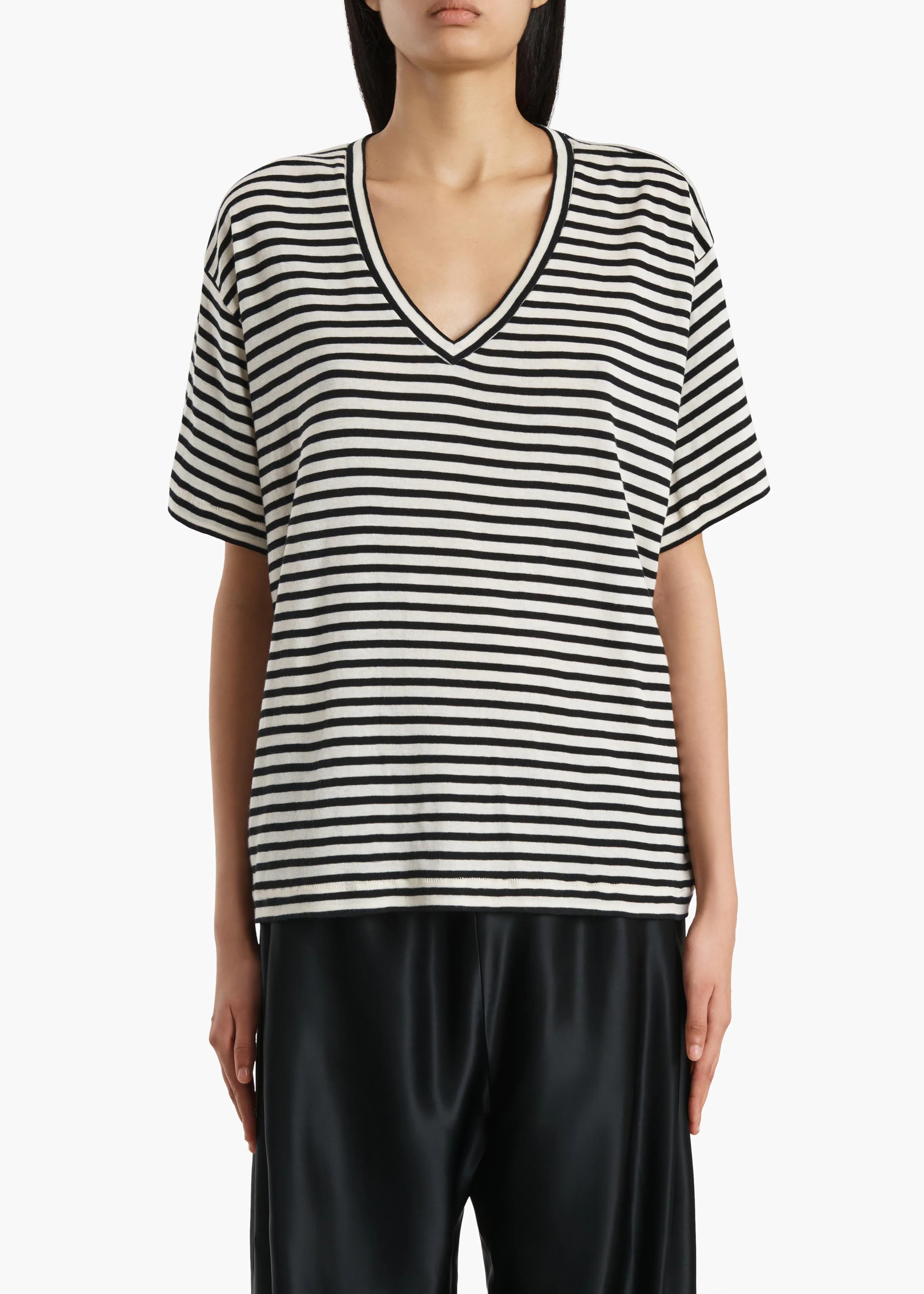 Linda T-Shirt in Black and Off White - Image 3