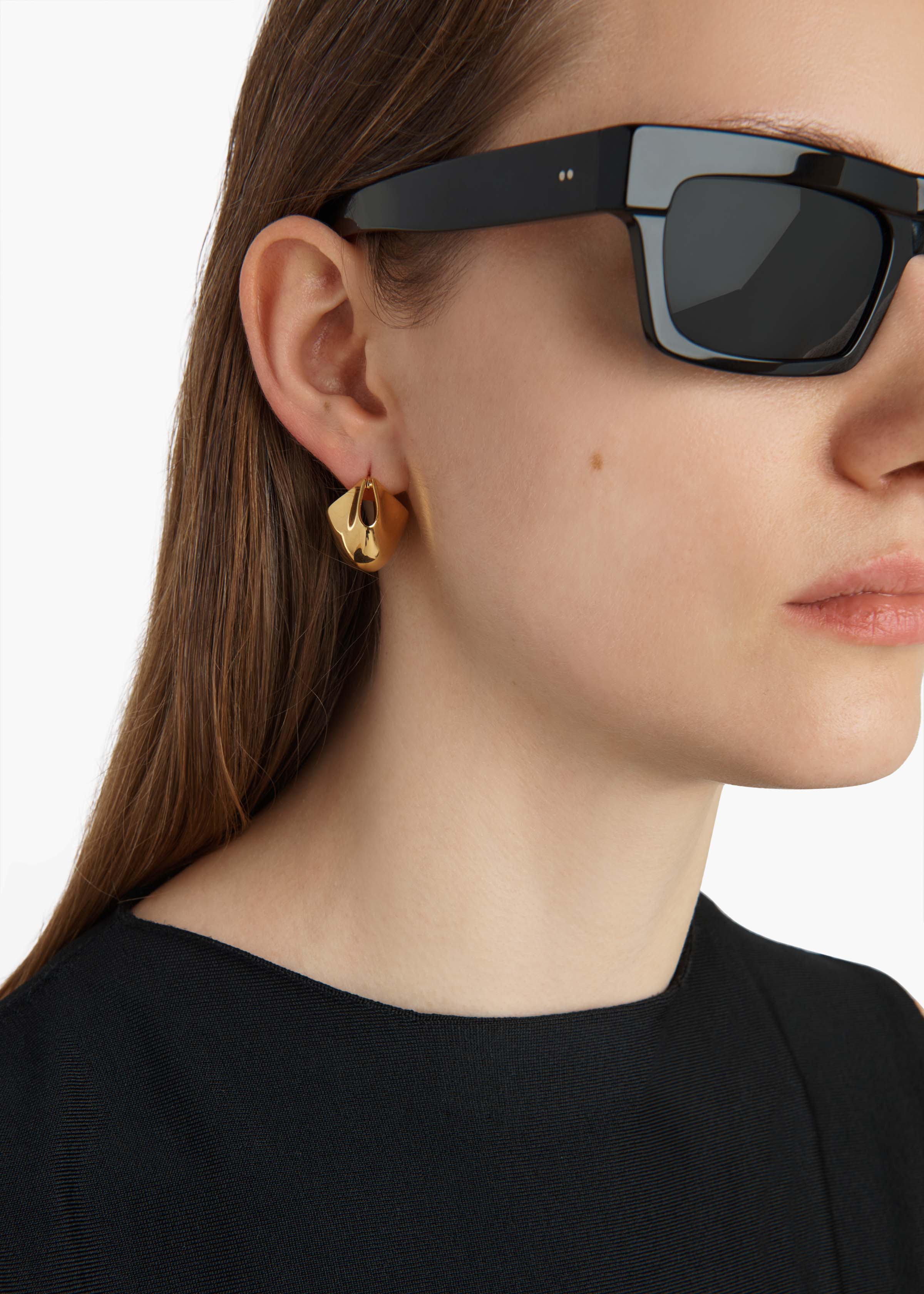 Small Lotus Earrings in Gold - Image 3