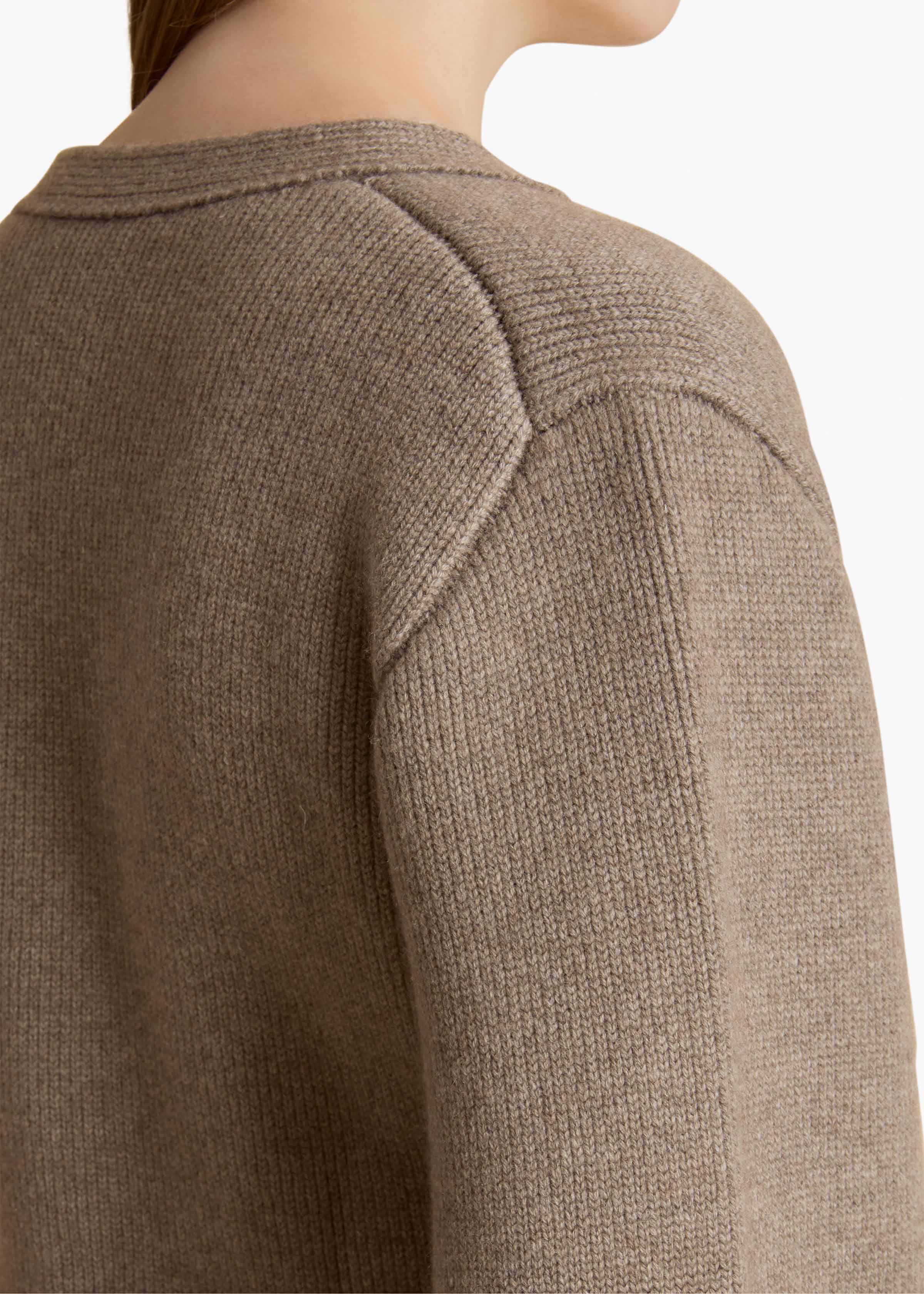 Scarlet Cardigan in Barley - Image 5